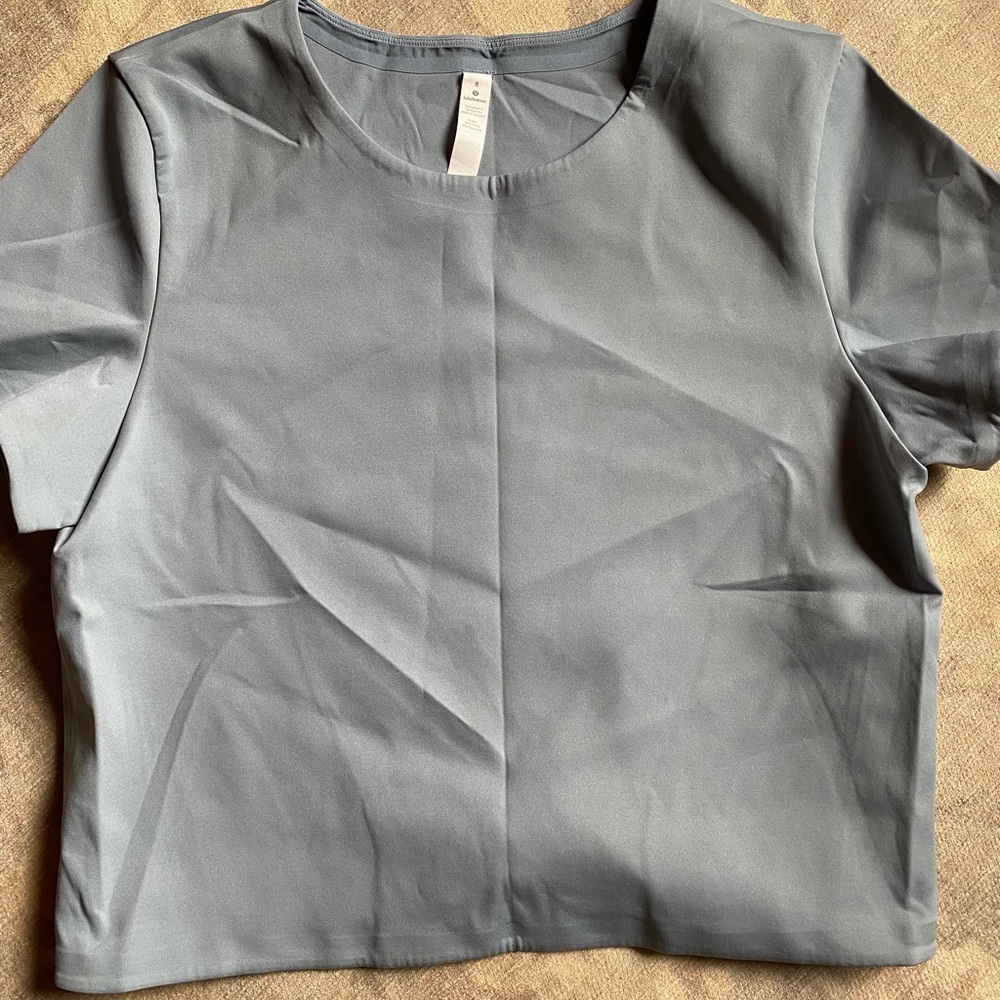 Lululemon size 8 blue short sleeve shirt